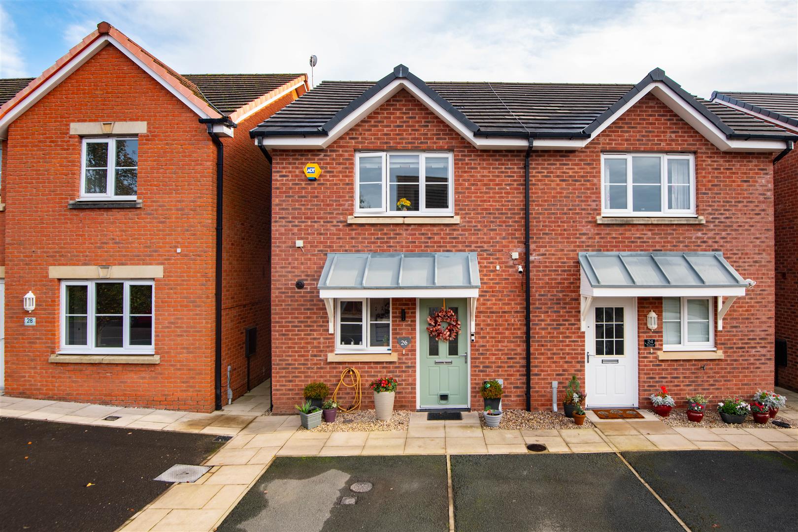 2 bed property in Old Thorns Crescent, Chorley